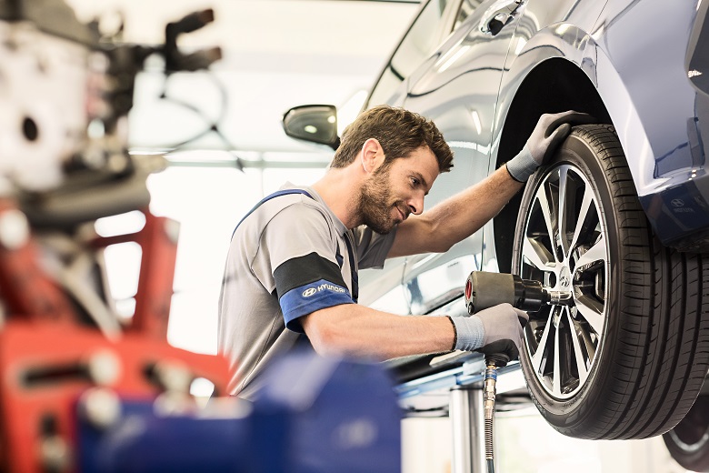 Service Raeder Reifen Mechaniker
